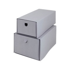 Archivní krabice se šuplíkem je další možností pro vhodné ukládání dokumentů. Prostorově úsporné skladování. Šuplík umožňuje manipulaci nezávislou na vnějším obalu. Krabice jsou stohovatelné a velmi stabilní.